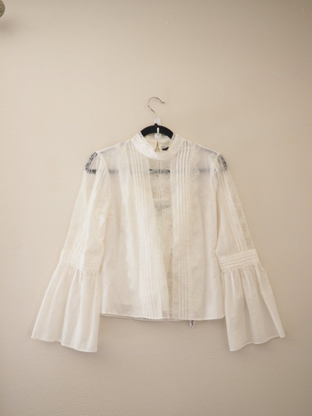 White House Black Market Long Bell Sleeve Lace Blouse sz 4 - Picture 6 of 12